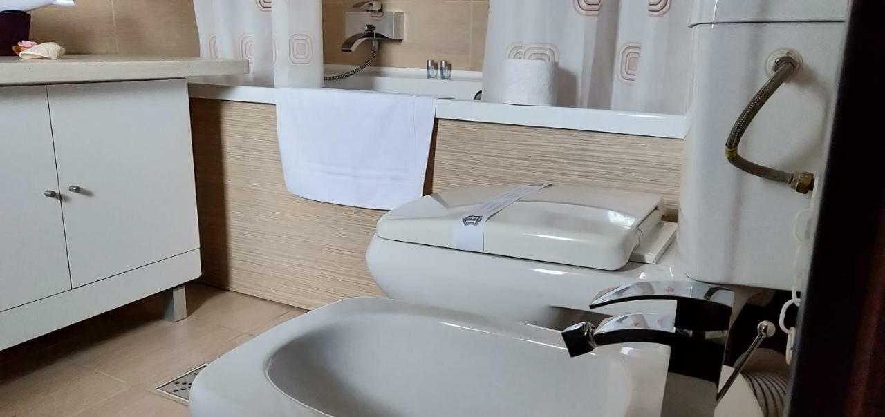 Villa D&D Vila à Iasi Extérieur photo